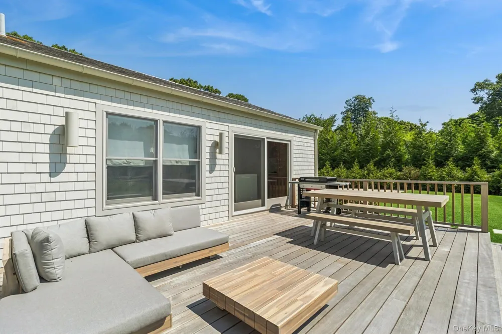 96 Town Lane East Hampton, NY 11937