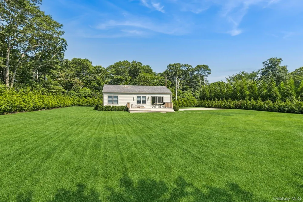 96 Town Lane East Hampton, NY 11937