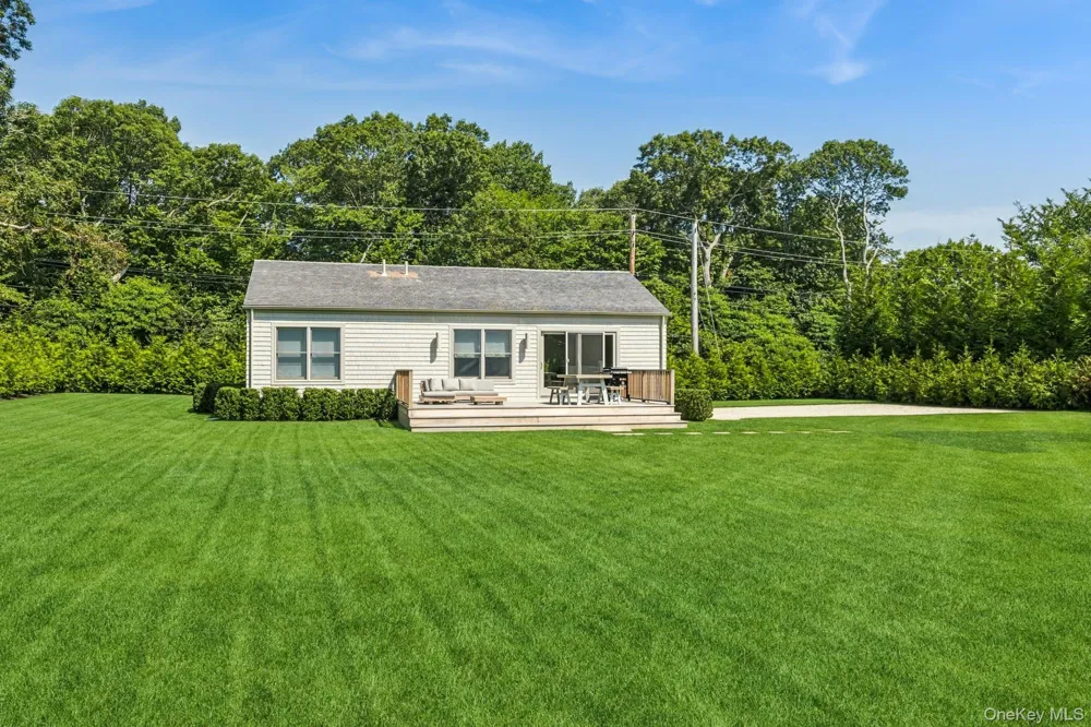 96 Town Lane East Hampton, NY 11937