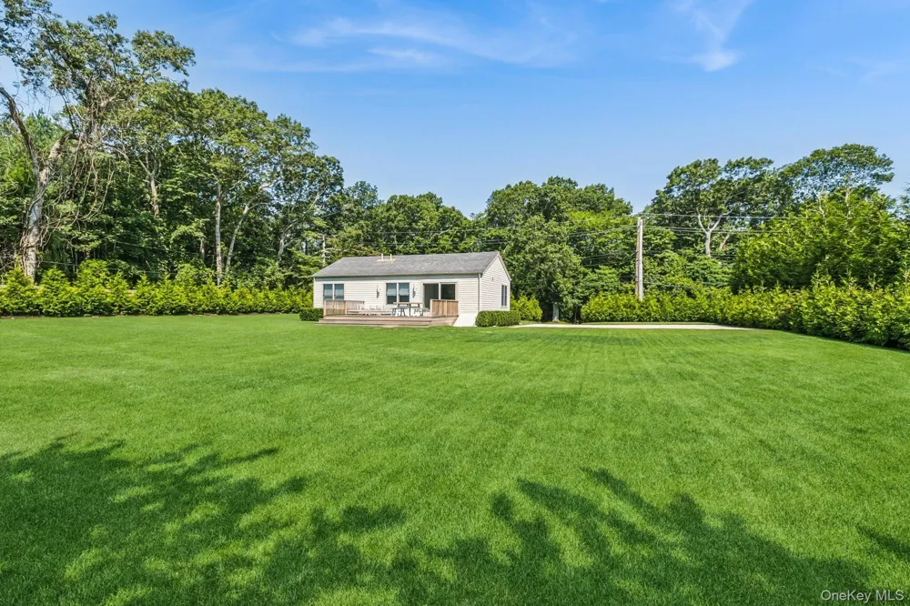 96 Town Lane East Hampton, NY 11937
