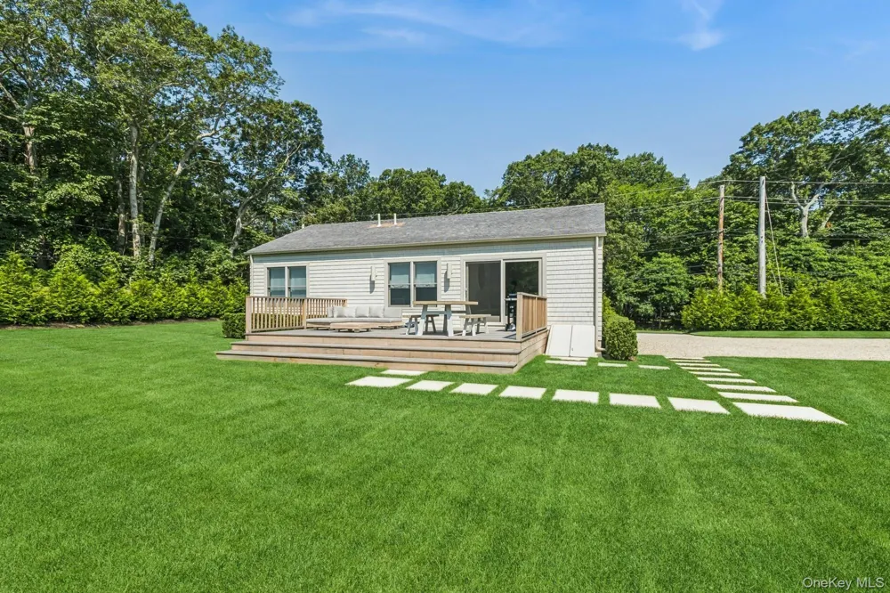 96 Town Lane East Hampton, NY 11937