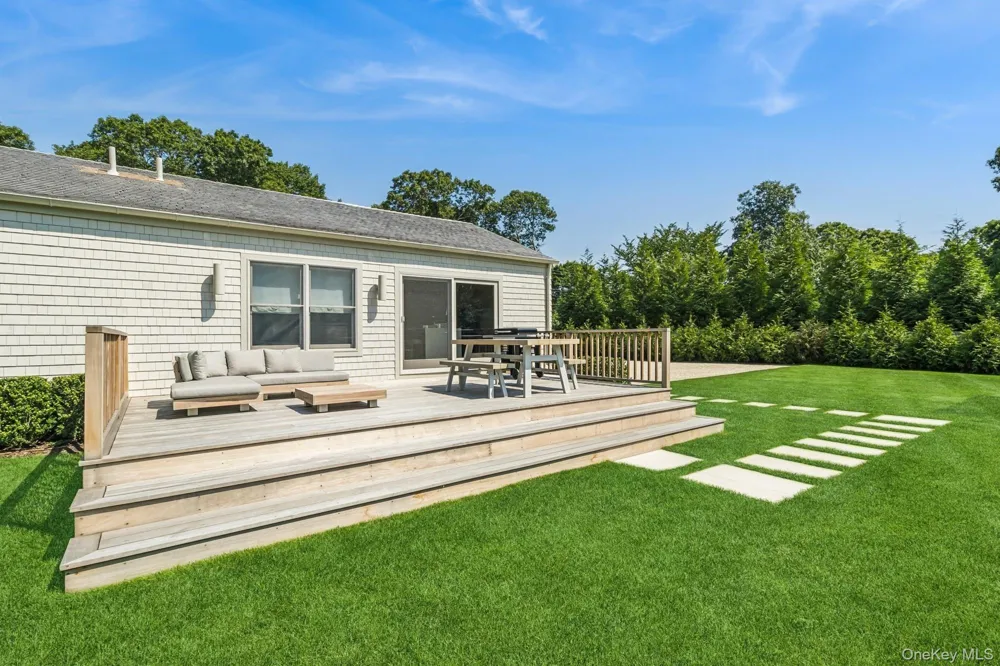 96 Town Lane East Hampton, NY 11937