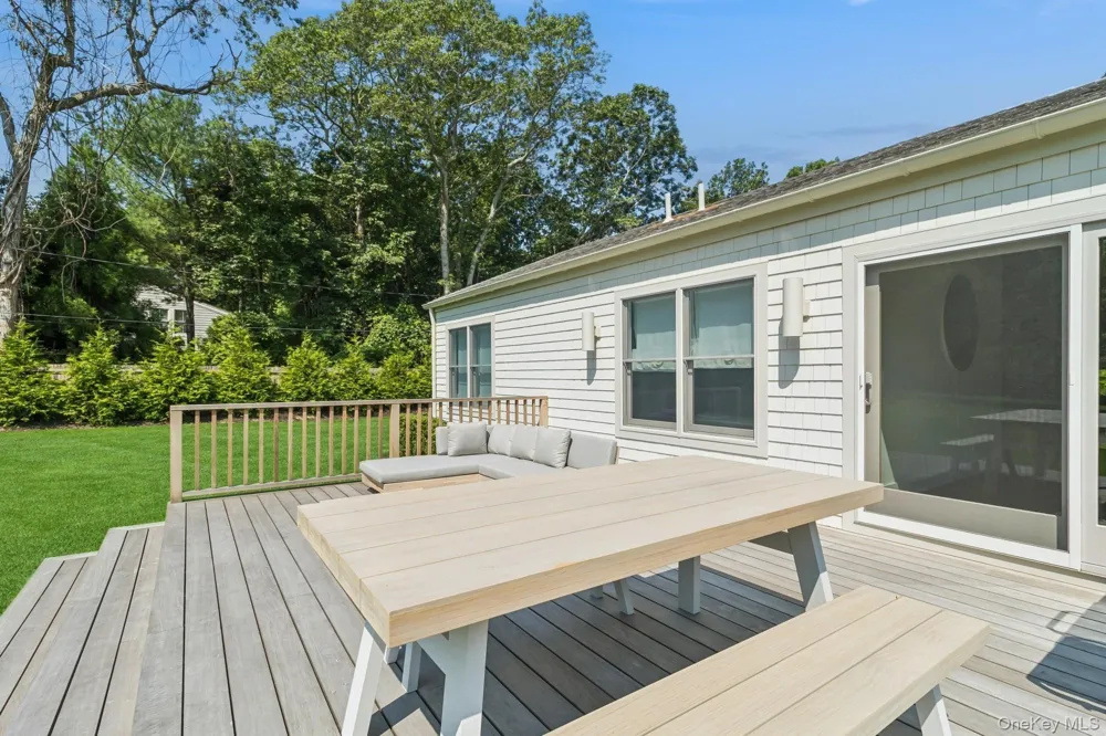 96 Town Lane East Hampton, NY 11937