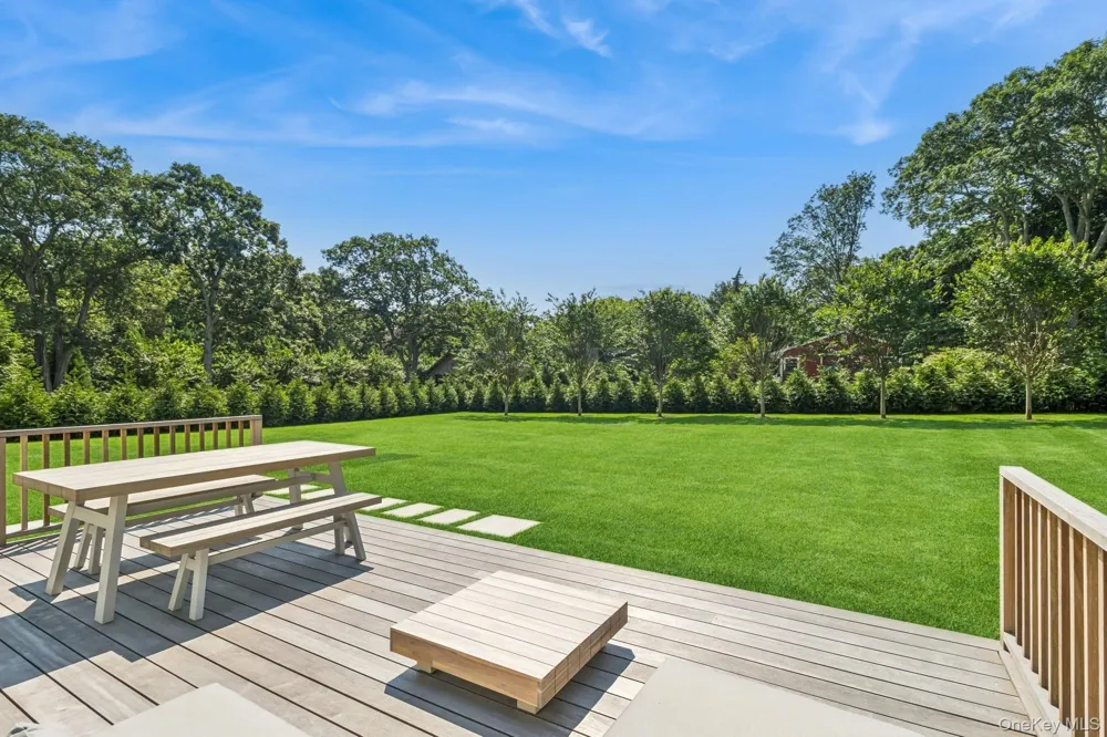 96 Town Lane East Hampton, NY 11937