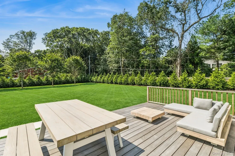 96 Town Lane East Hampton, NY 11937