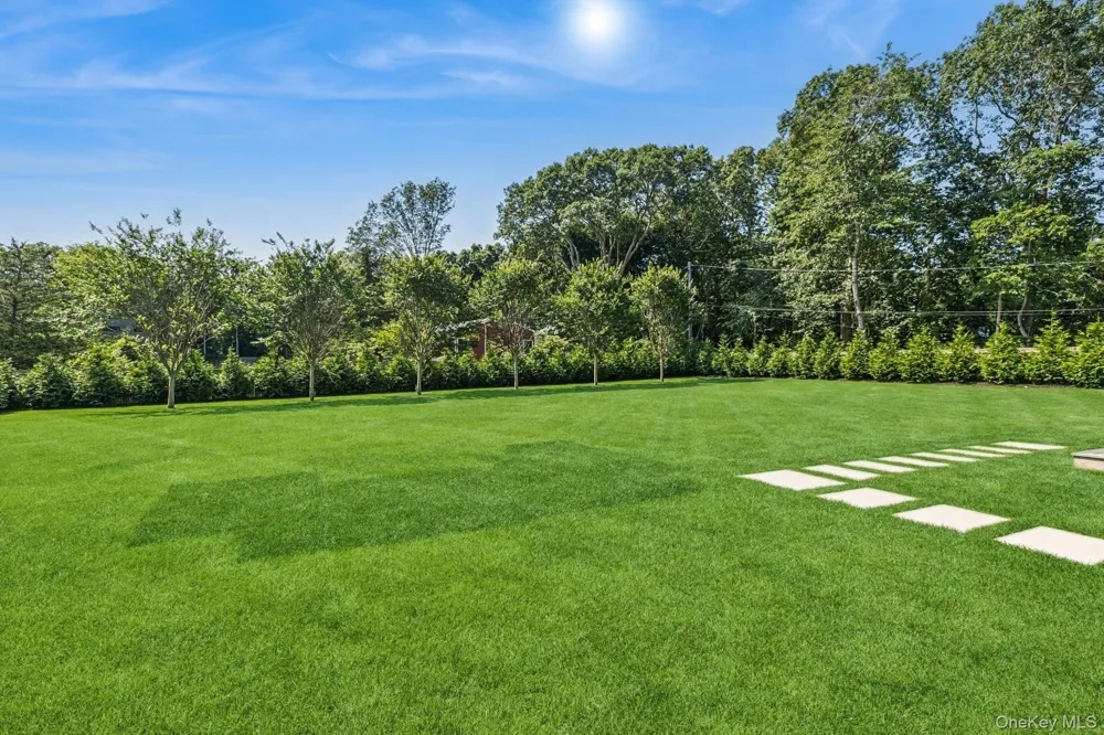 96 Town Lane East Hampton, NY 11937