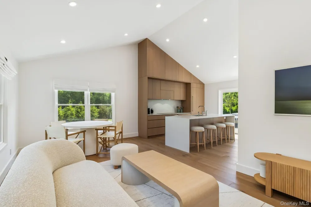 96 Town Lane East Hampton, NY 11937