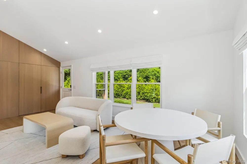 96 Town Lane East Hampton, NY 11937