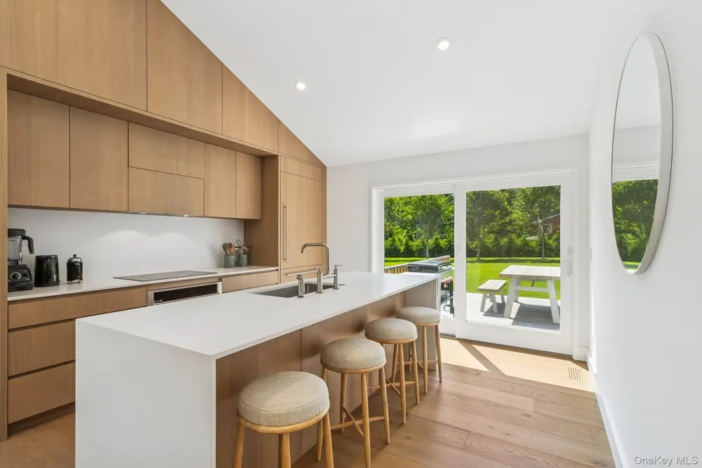 96 Town Lane East Hampton, NY 11937