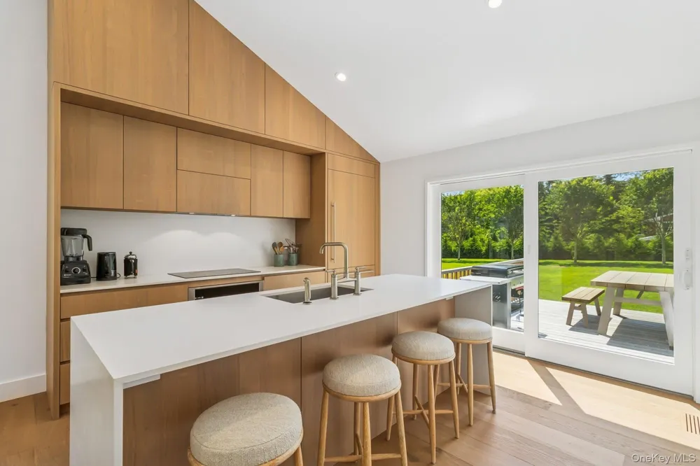 96 Town Lane East Hampton, NY 11937