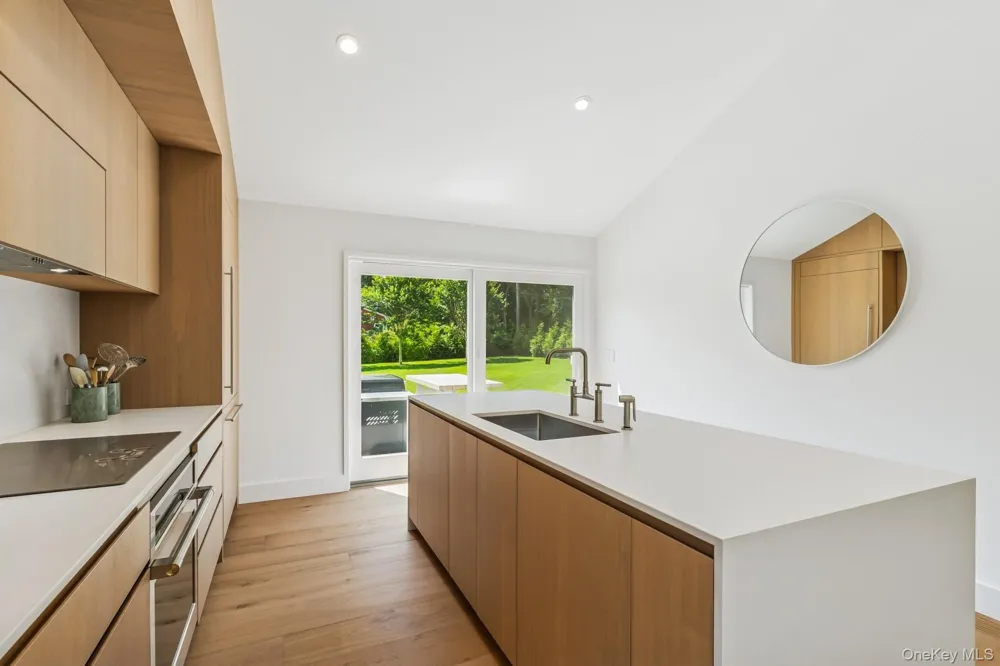 96 Town Lane East Hampton, NY 11937