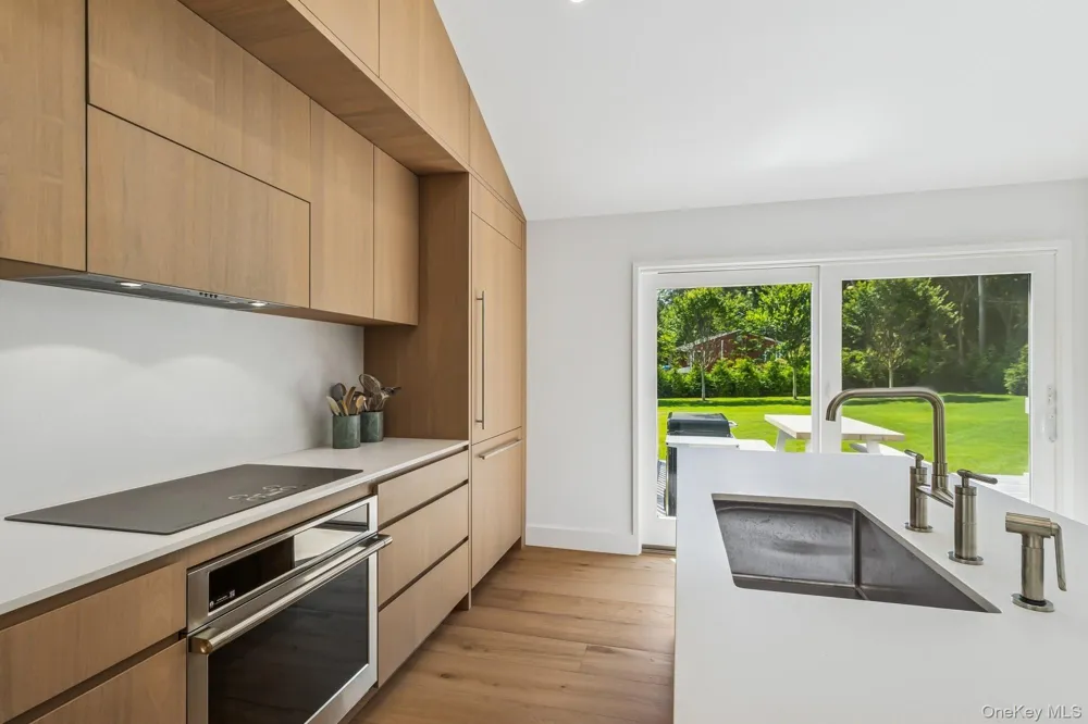 96 Town Lane East Hampton, NY 11937