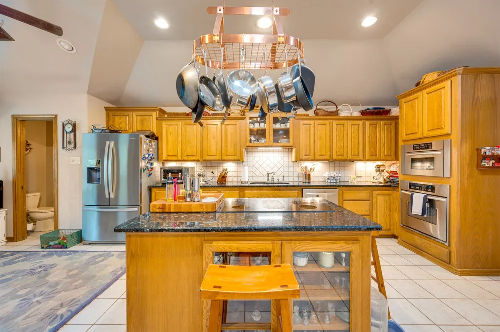 3269 An County Road 153 Palestine, TX 75801