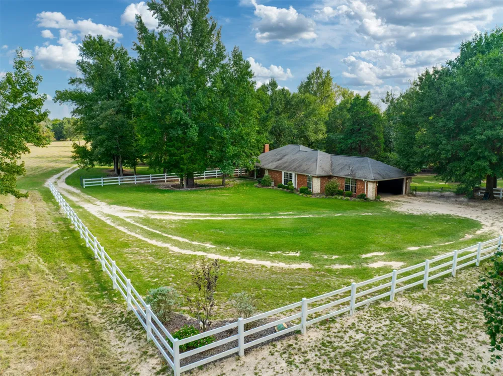 3269 An County Road 153 Palestine, TX 75801