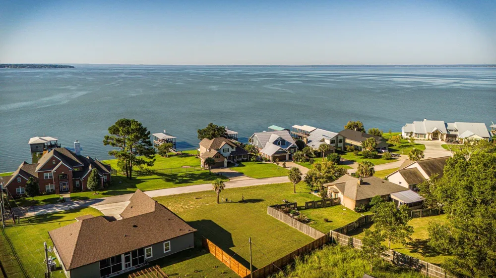 14 Treasure Point Onalaska, TX 77360