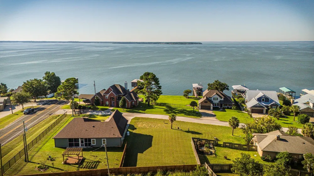 14 Treasure Point Onalaska, TX 77360