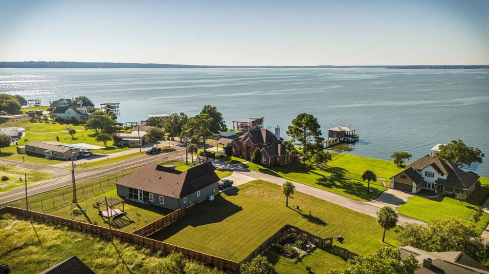 14 Treasure Point Onalaska, TX 77360