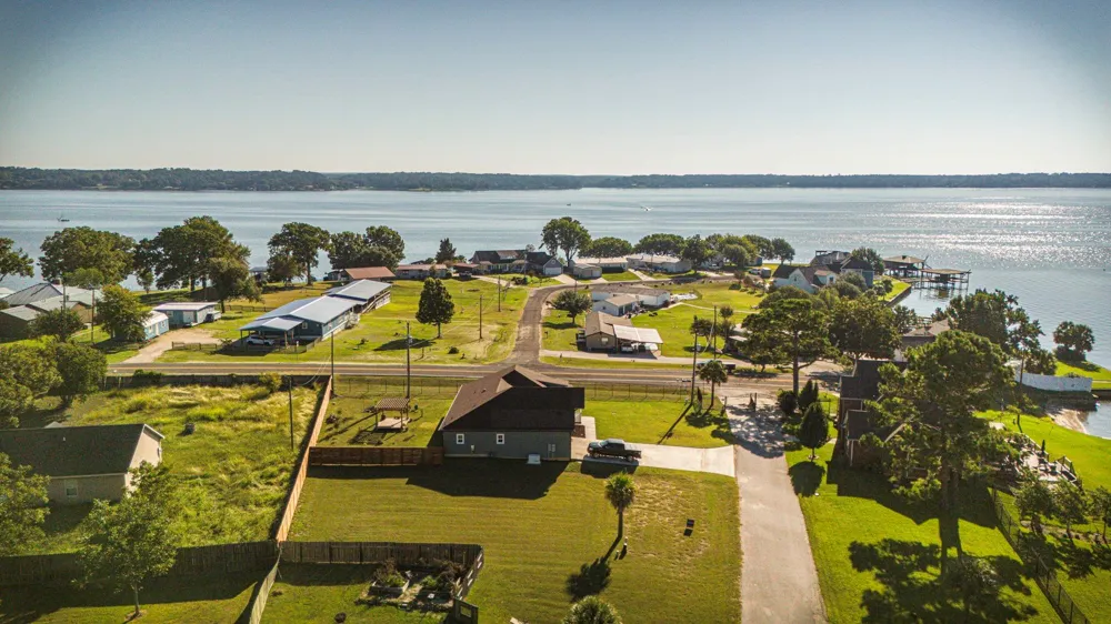 14 Treasure Point Onalaska, TX 77360