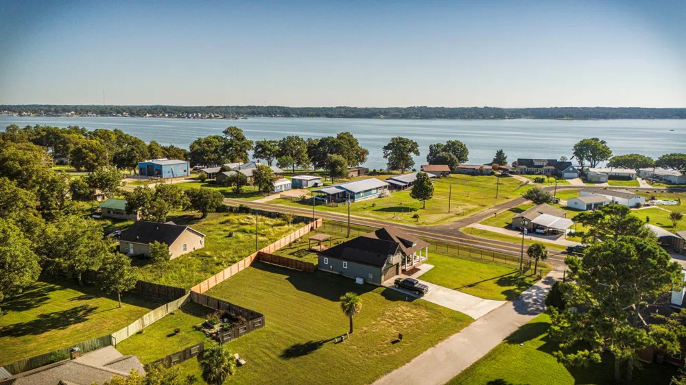 14 Treasure Point Onalaska, TX 77360