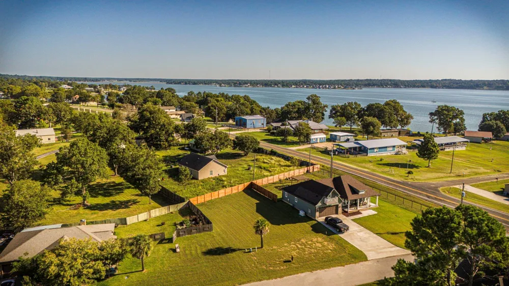 14 Treasure Point Onalaska, TX 77360