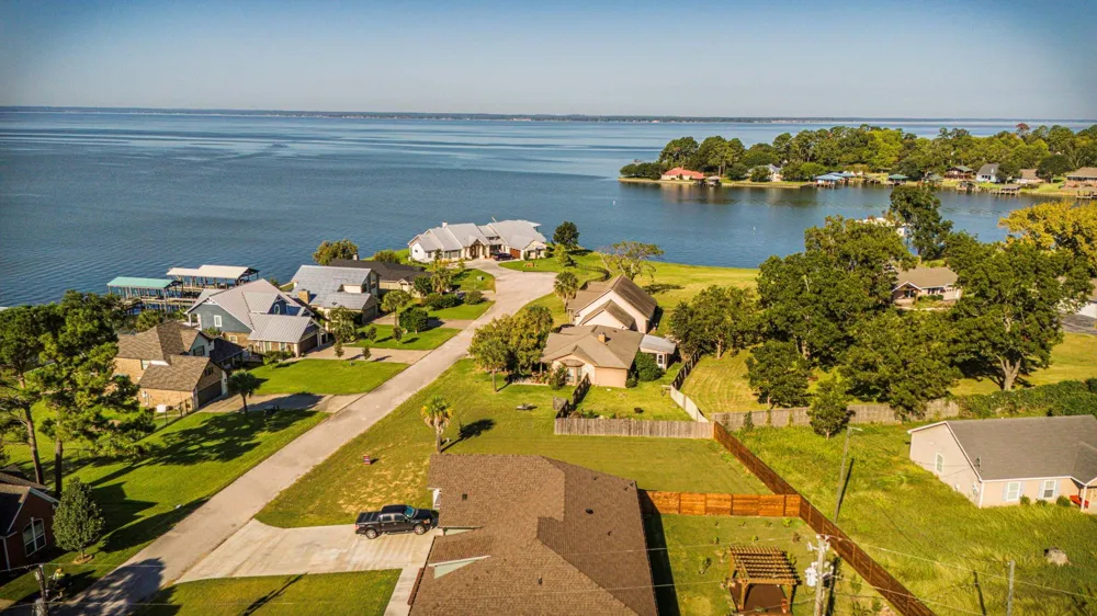 14 Treasure Point Onalaska, TX 77360