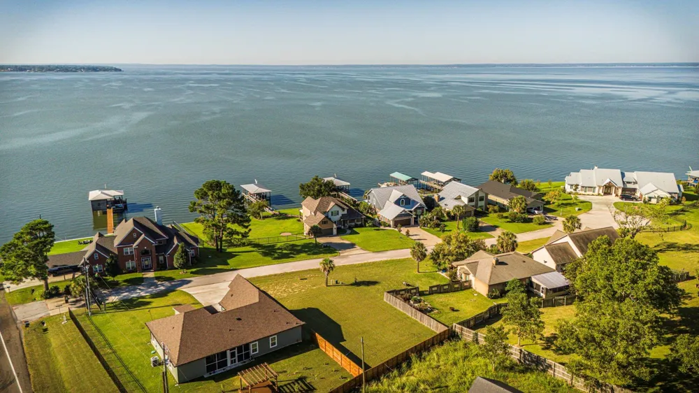 14 Treasure Point Onalaska, TX 77360