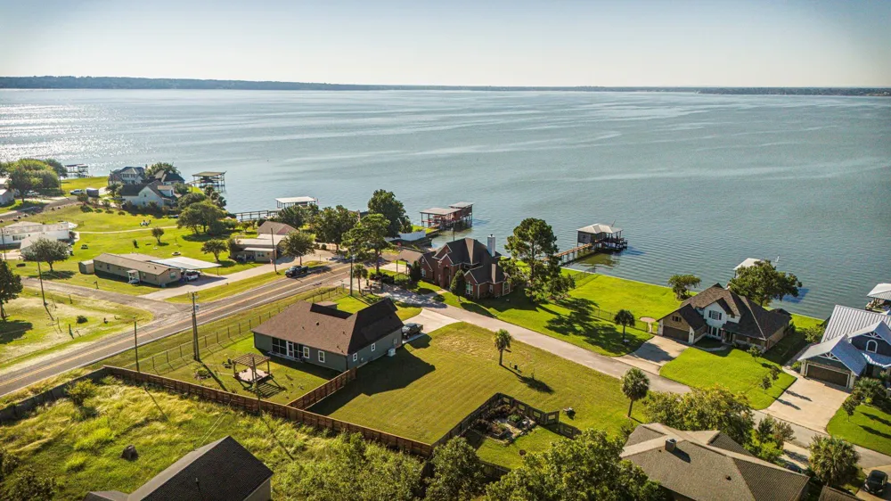 14 Treasure Point Onalaska, TX 77360