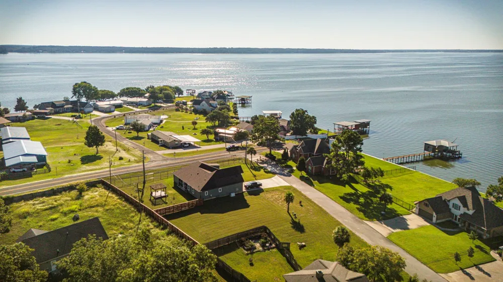 14 Treasure Point Onalaska, TX 77360