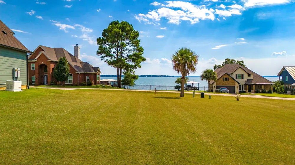 14 Treasure Point Onalaska, TX 77360
