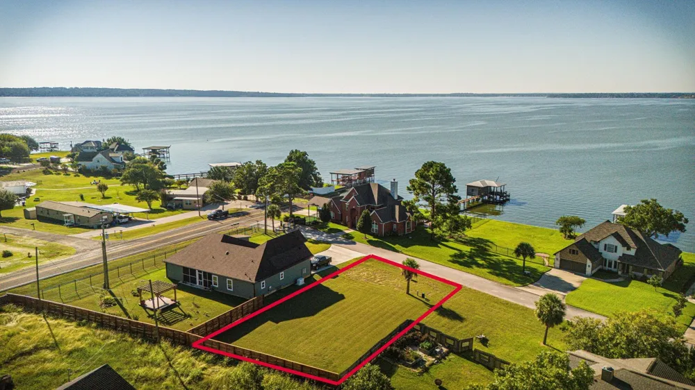 14 Treasure Point Onalaska, TX 77360