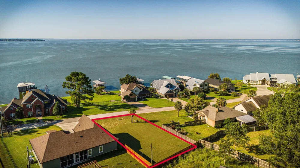 14 Treasure Point Onalaska, TX 77360