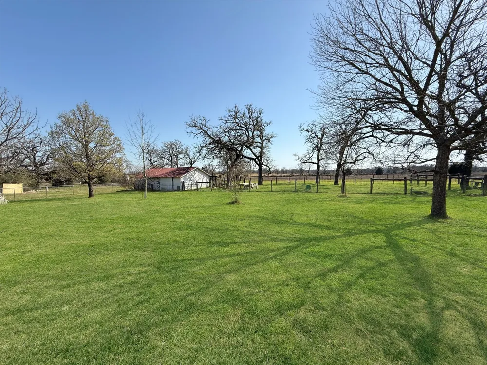 1401 Fm 112 Lexington, TX 78947