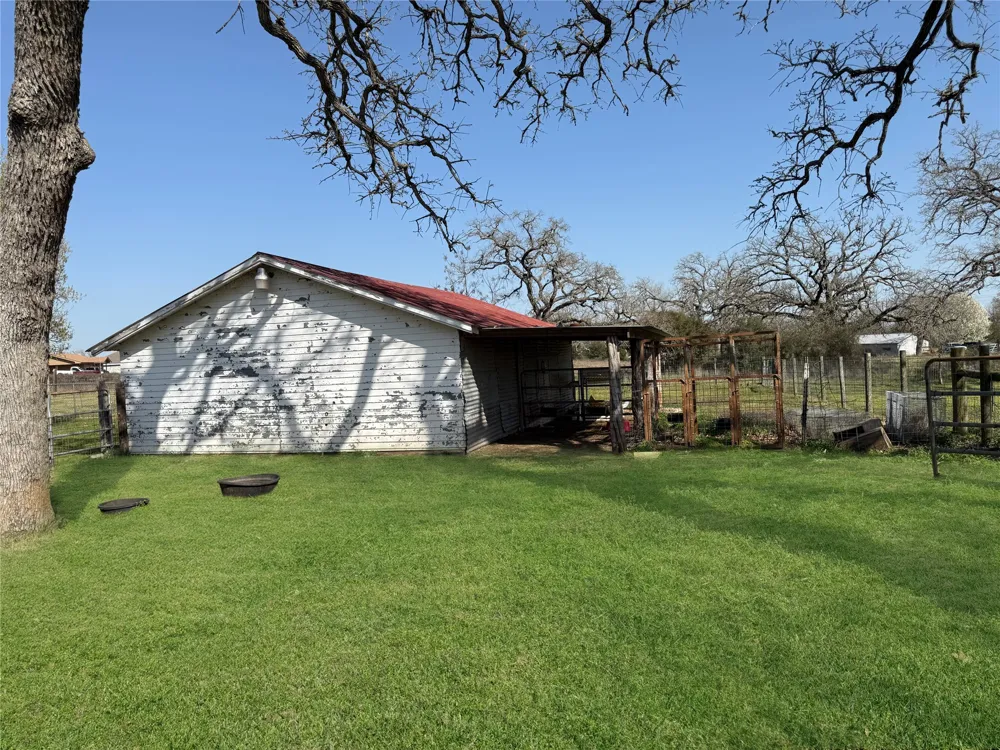 1401 Fm 112 Lexington, TX 78947