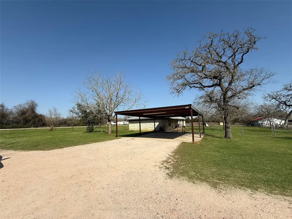 1401 Fm 112 Lexington, TX 78947