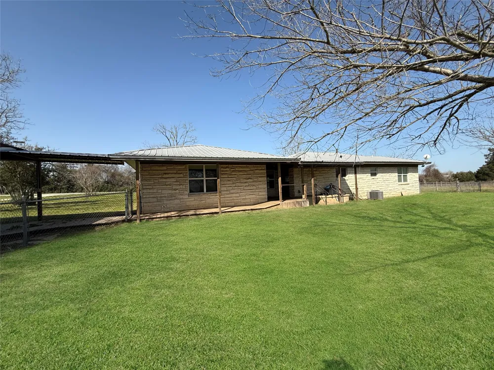 1401 Fm 112 Lexington, TX 78947