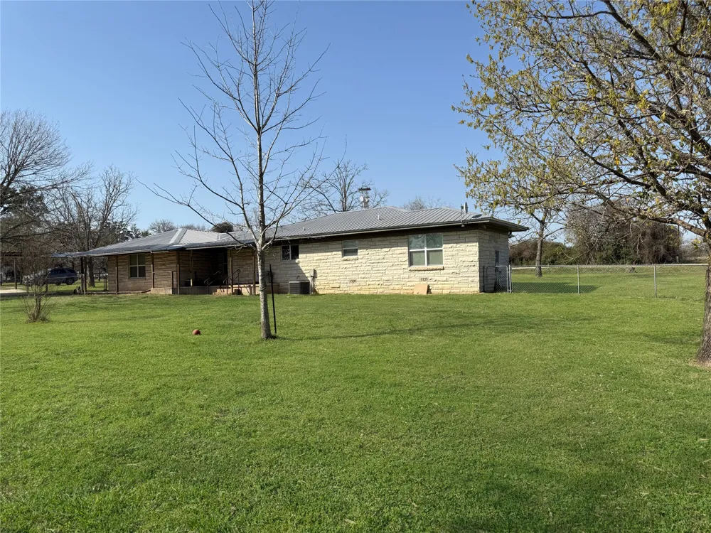 1401 Fm 112 Lexington, TX 78947