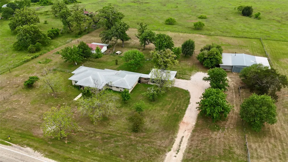 1401 Fm 112 Lexington, TX 78947