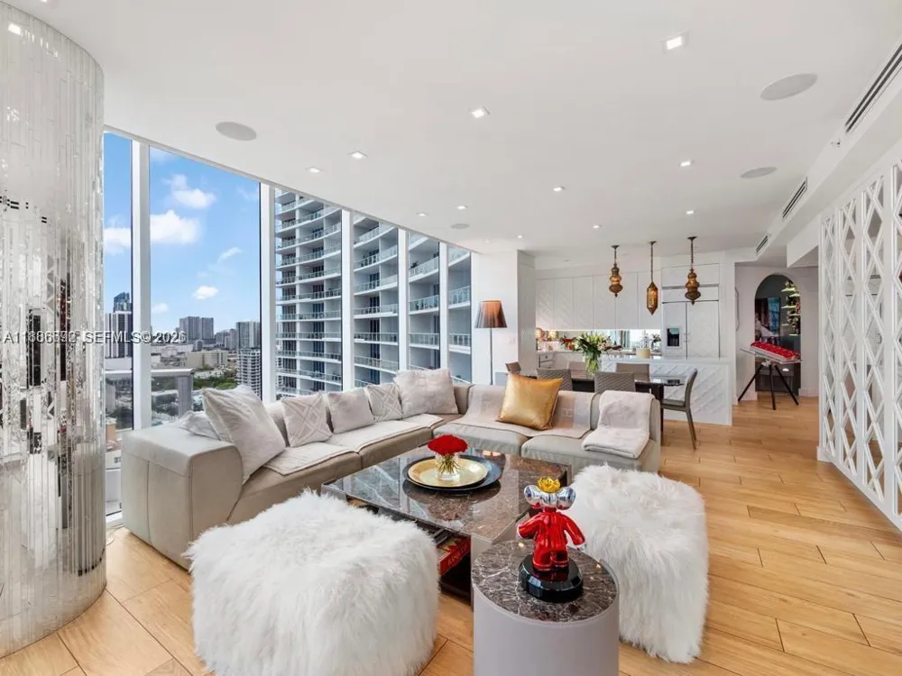 2020 Bayshore Dr #2702 Miami, FL 33137
