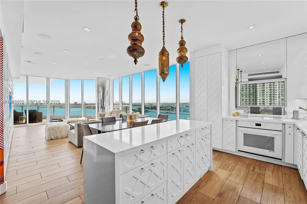 2020 Bayshore Dr #2702 Miami, FL 33137