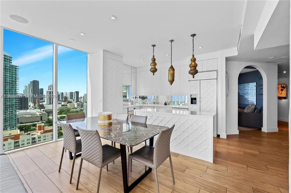 2020 Bayshore Dr #2702 Miami, FL 33137