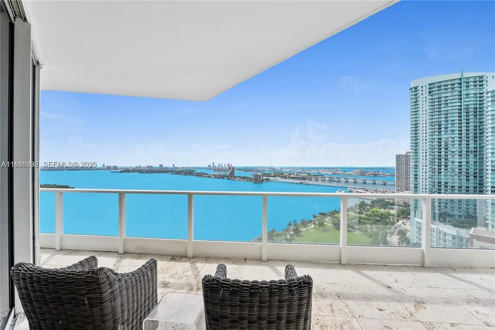 2020 Bayshore Dr #2702 Miami, FL 33137