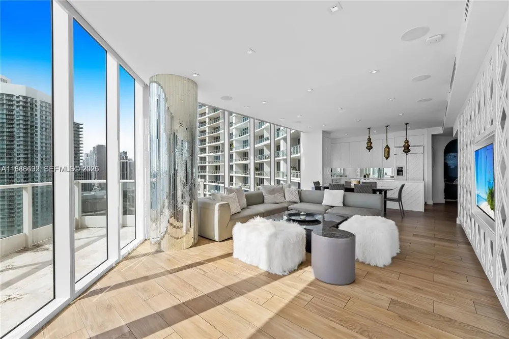 2020 Bayshore Dr #2702 Miami, FL 33137