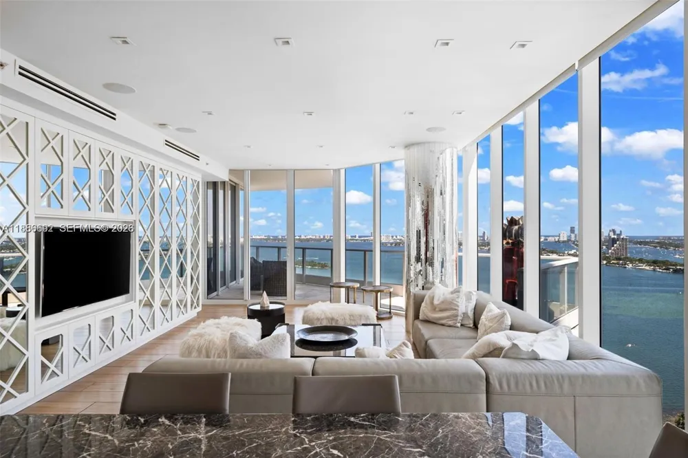 2020 Bayshore Dr #2702 Miami, FL 33137
