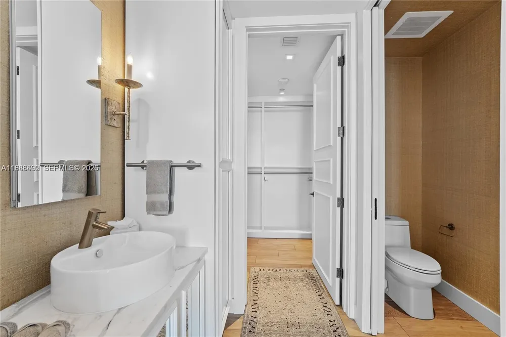 2020 Bayshore Dr #2702 Miami, FL 33137