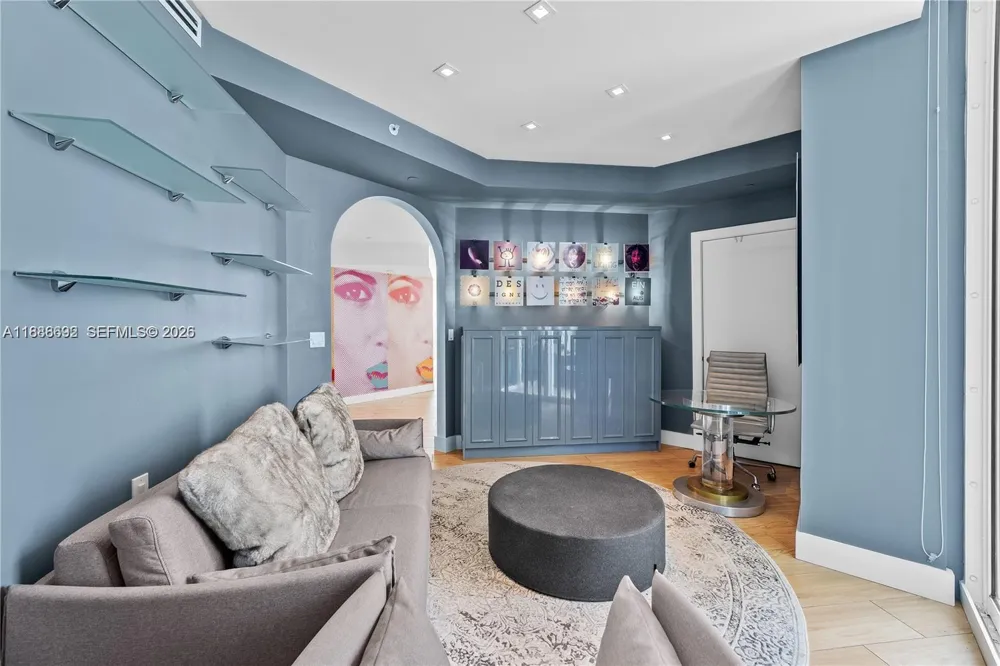 2020 Bayshore Dr #2702 Miami, FL 33137