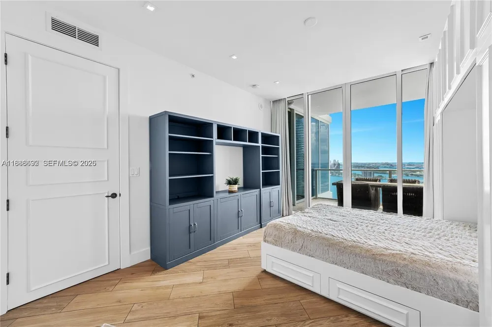 2020 Bayshore Dr #2702 Miami, FL 33137
