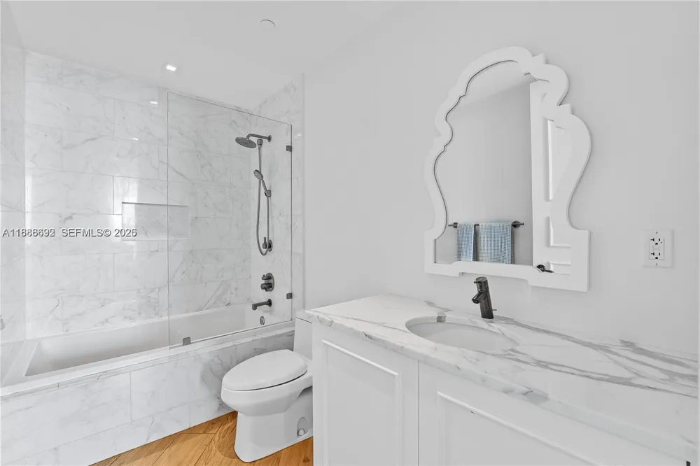 2020 Bayshore Dr #2702 Miami, FL 33137