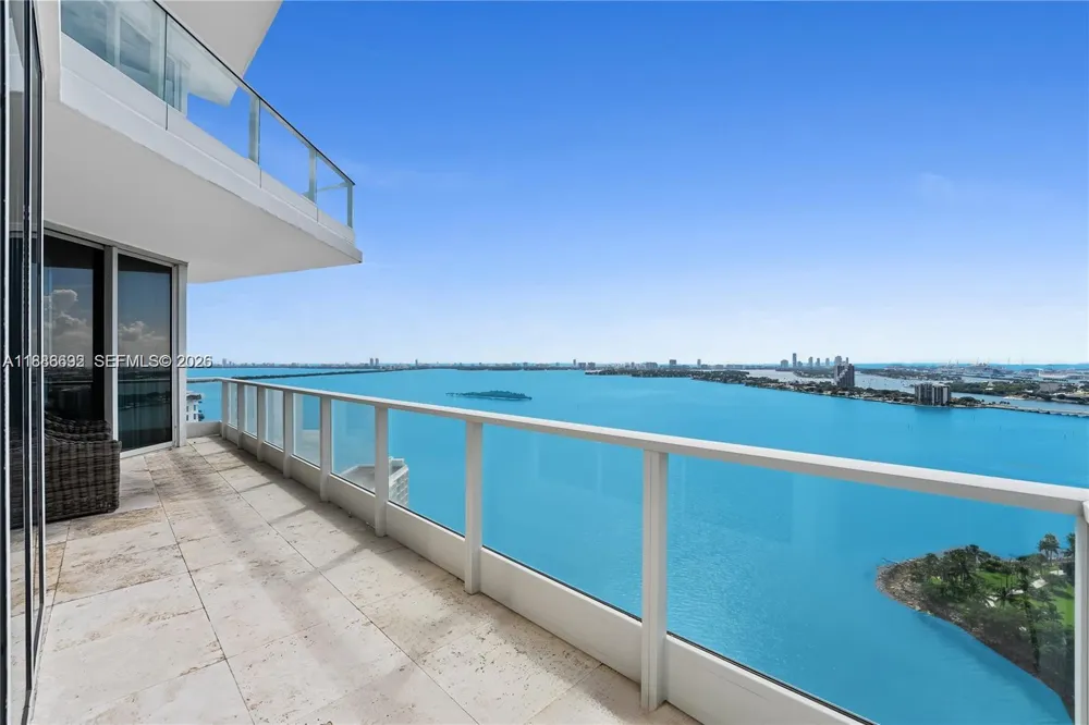 2020 Bayshore Dr #2702 Miami, FL 33137