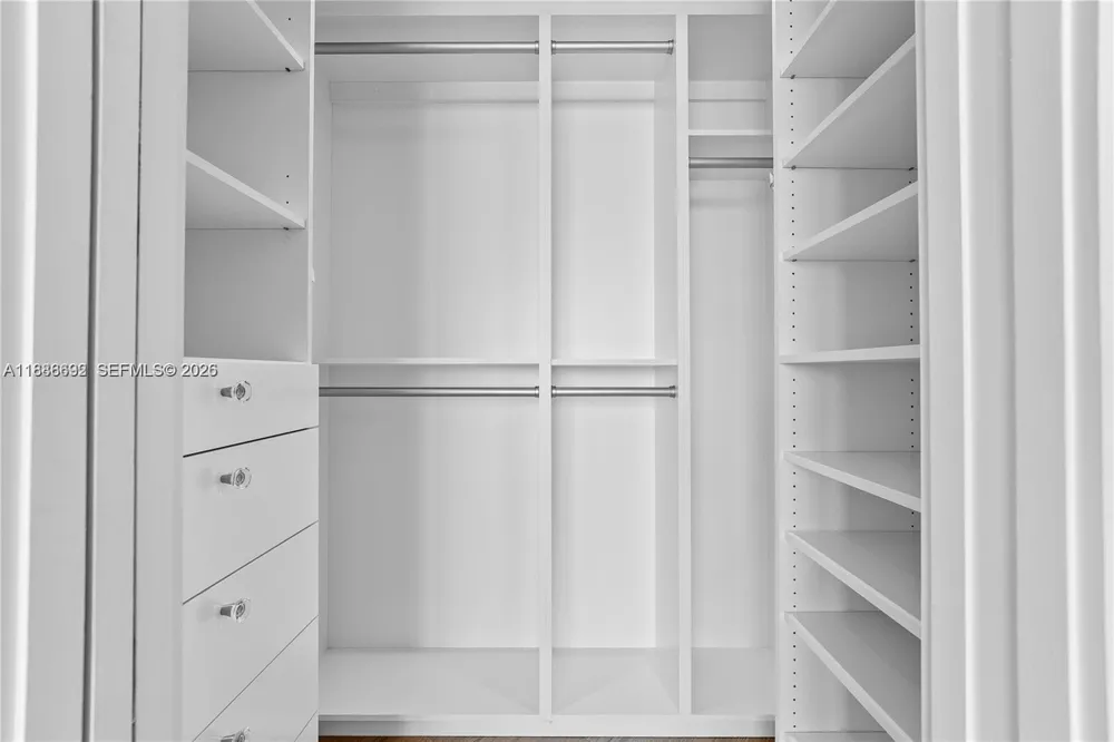2020 Bayshore Dr #2702 Miami, FL 33137