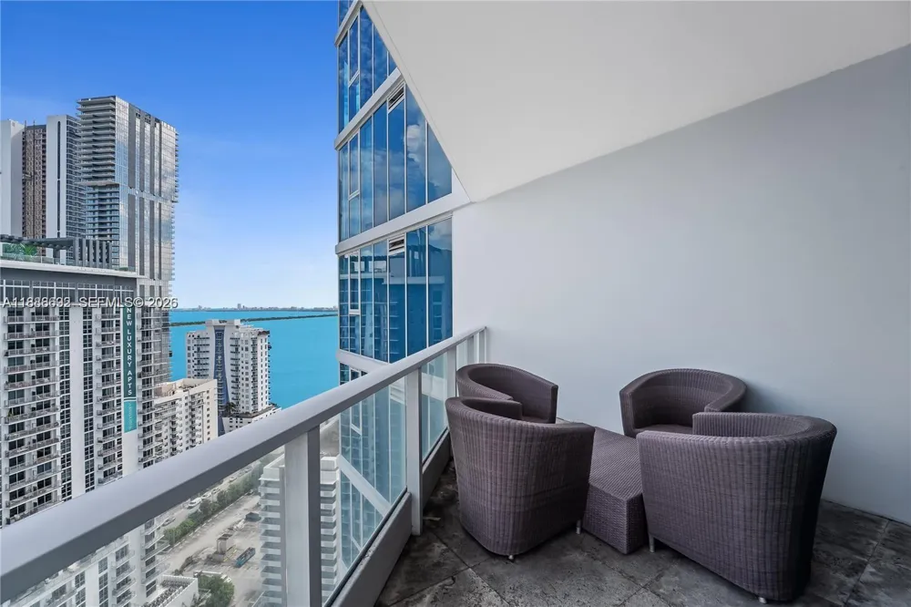 2020 Bayshore Dr #2702 Miami, FL 33137